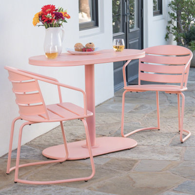 Patio extérieur en fer - style bistro de couleur corail