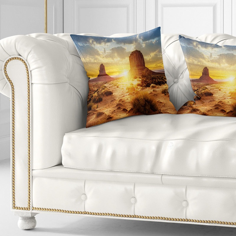 Coussin imprimé Monument Valley at Sunset, 16 po x 16 po, Coussin décoratif