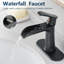 Robinet cascade contemporain pour salle de bain avec plaque de pont, noir, bonde escamotable, conduites d'alimentation, une poignée, forme géométrique, robinet à plaque à valve, forme, fonction latérale-124827901