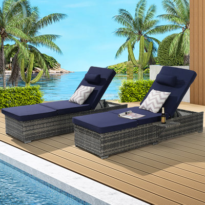 Ensemble de deux chaises longues d'extérieur avec rangement, idéal pour le patio, la piscine et la plage, avec dossier réglable et coussins confortables