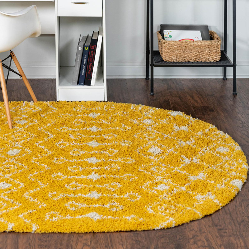 Tapis jaune à motif géométrique Griego, Ovale 5 pi 3 po x 8 pi