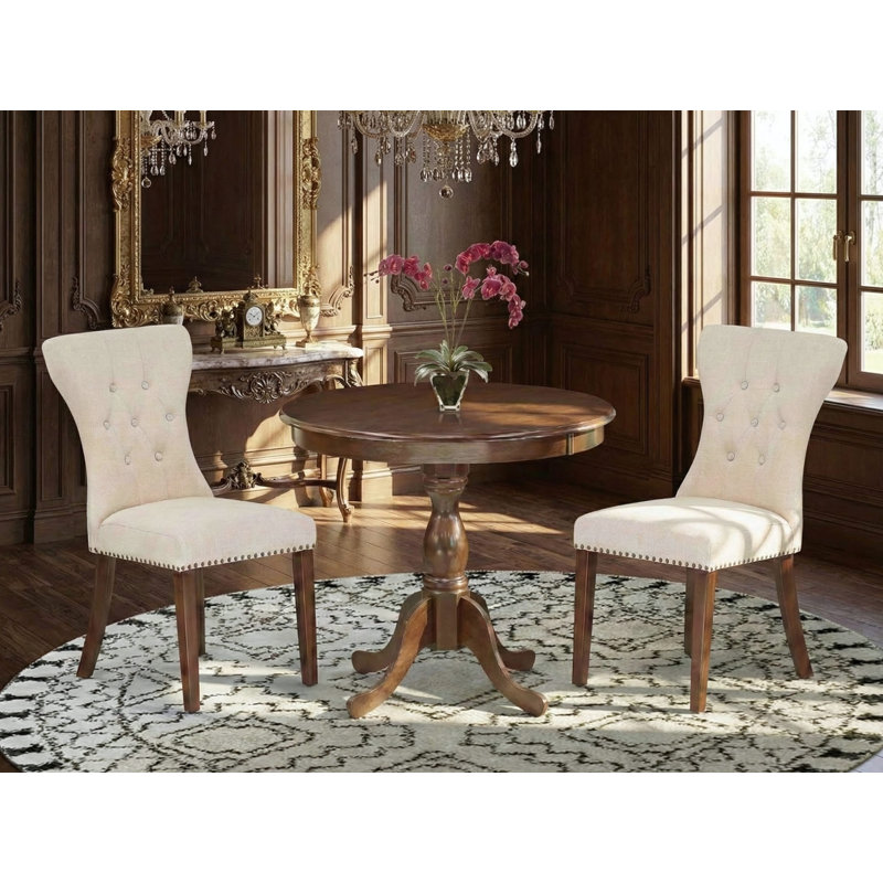 L'ensemble de salle à manger 3 pièces comprend 1 table de salle à manger de style Mid-Century et 2 chaises de salle à manger en tissu de lin beige clair avec dossier capitonné et têtes de clou - finition acajou
