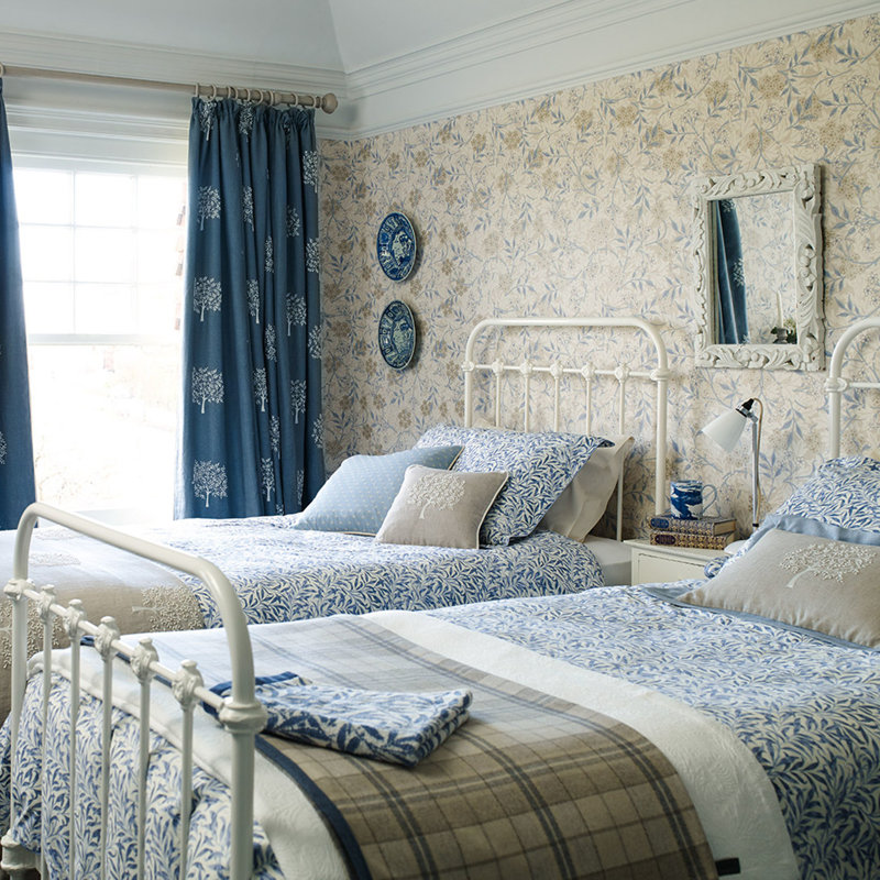 Jasmine 10.05m x 52cm Matte Wallpaper Roll, Light Blue