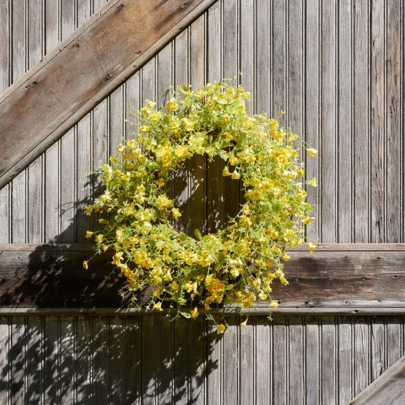 Mixed Daisy Floral Wreath