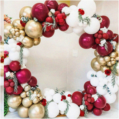 Shimmering Celebration Kit with 157Ft Garland and Four-Leaf Clovers