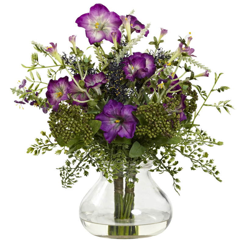 Arrangements floraux mixtes avec vase