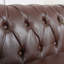Canapé Chesterfield en polyuréthane à accoudoirs roulés.-114427253