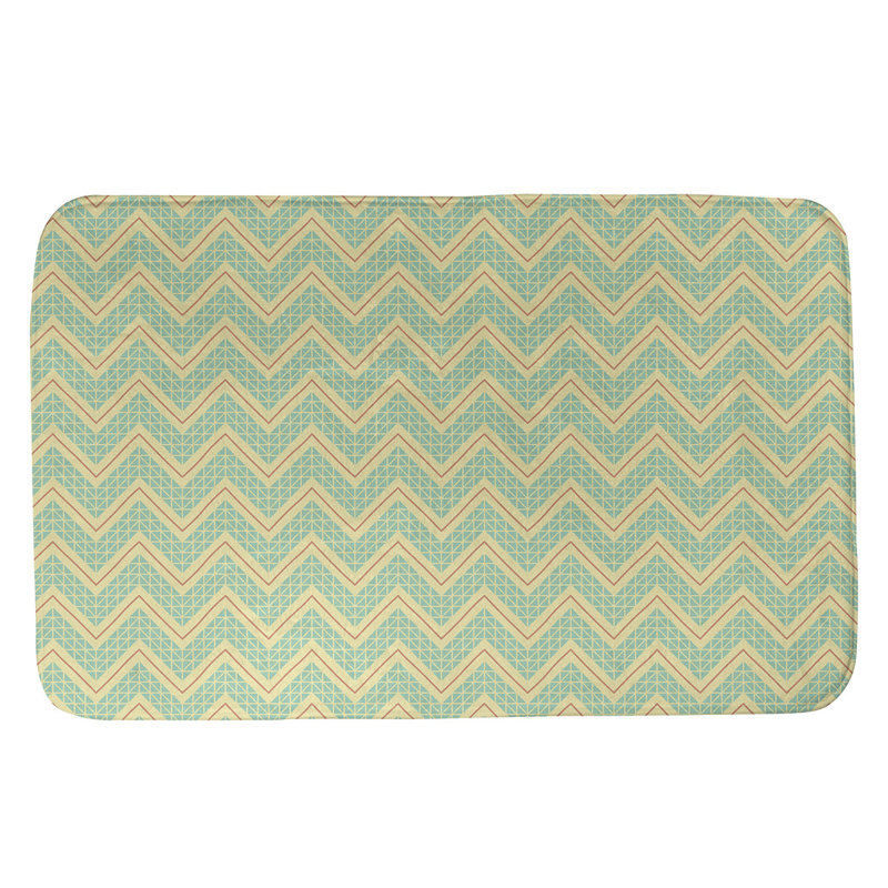 Tapis pour salle de bain à motif à chevrons à la main Stephenie, l 17 po x L 24 po, Vert / orange / jaune