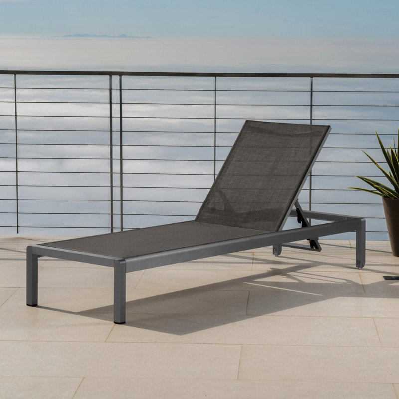Chaise d'extérieur de couleur grise - respirante et pratique avec des roulettes