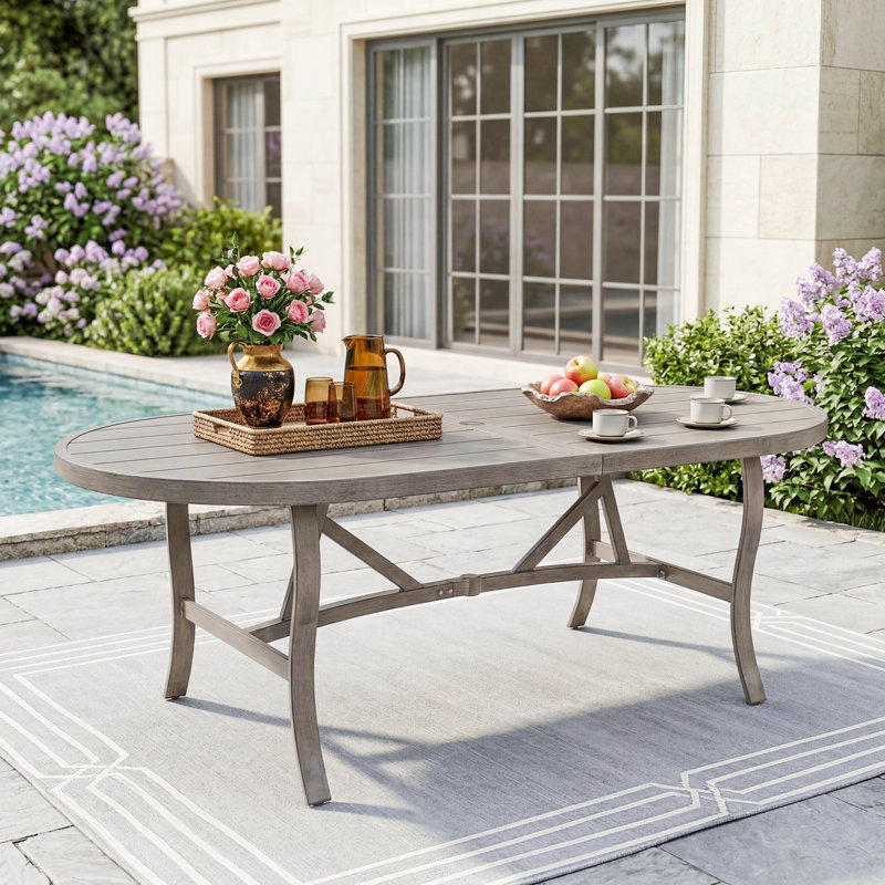 Table de salle à manger en métal avec trou pour parasol