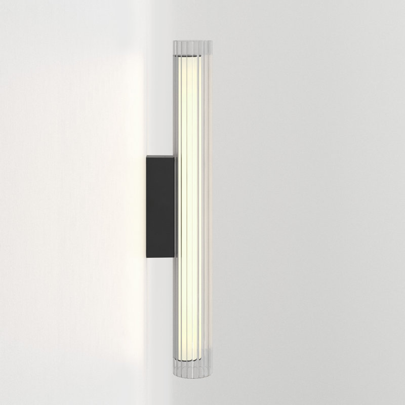 io 2700K, 26.18" H x 3.15" W x 5.28" D, Matt Black, 605 Lumens