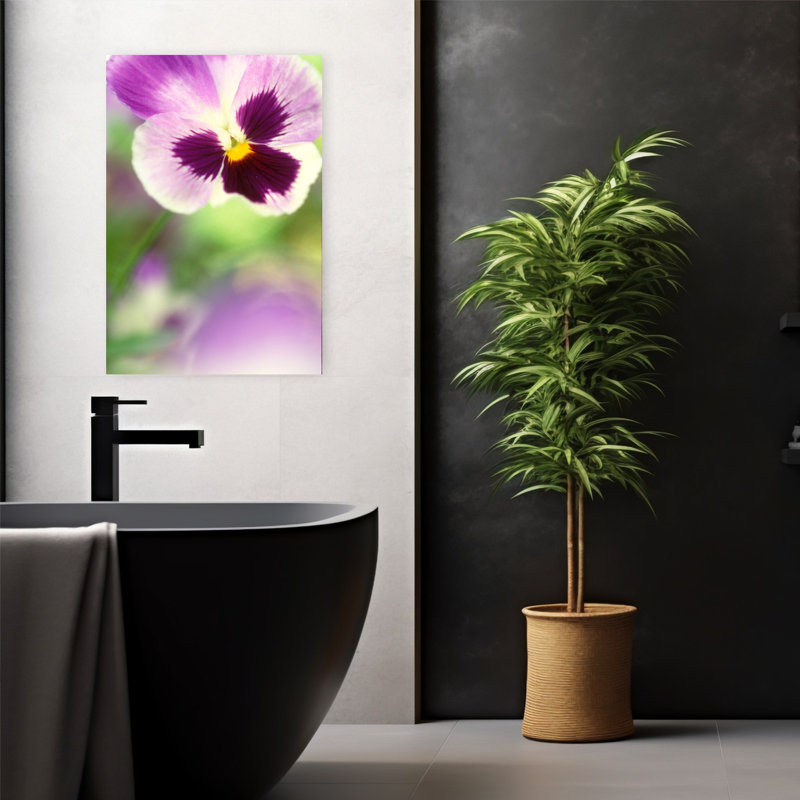 Viola délicate, vibrante, pensée contemporaine, art floral, H 24 po x l 16 po