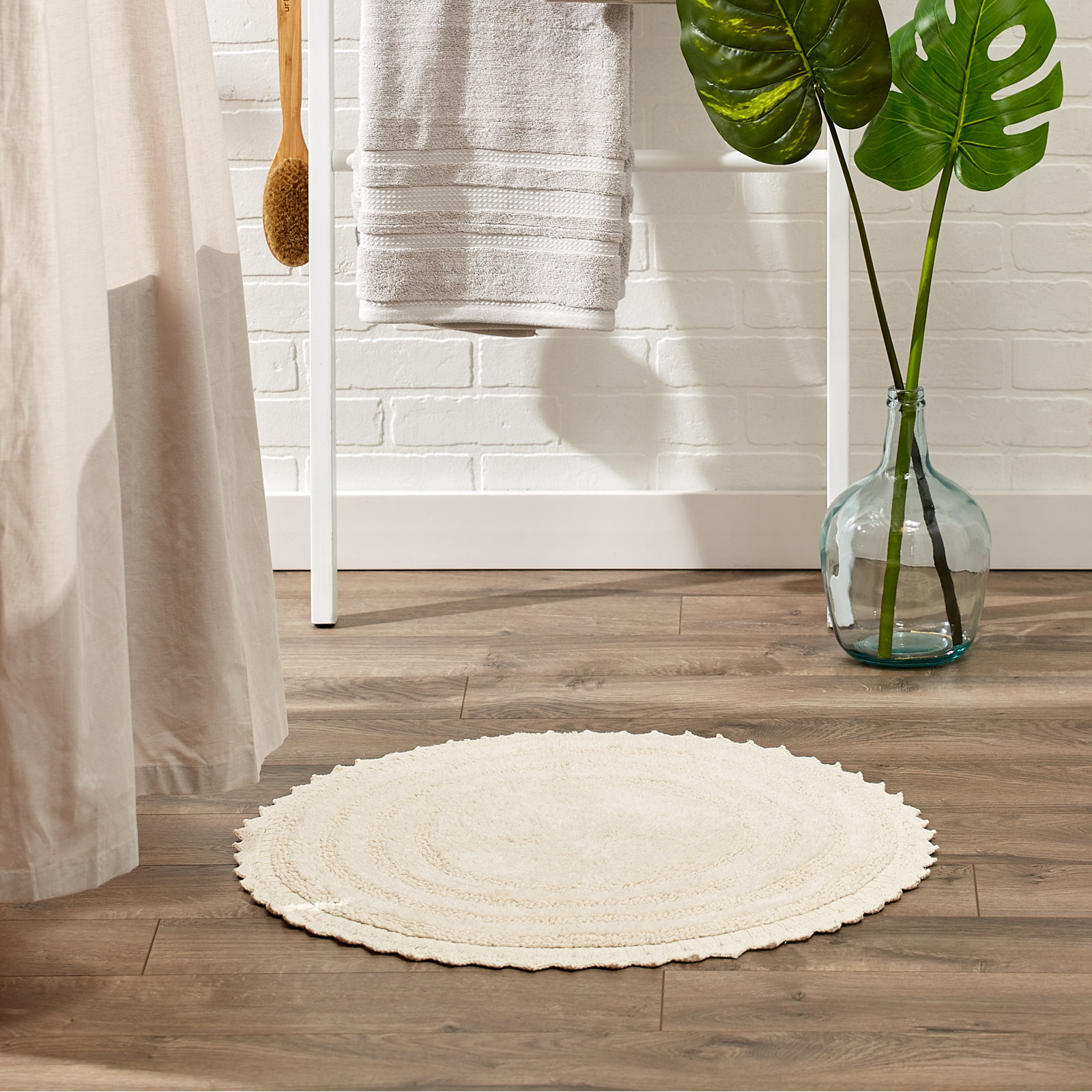 Lisk Circle Cotton Bath Rug, Cream