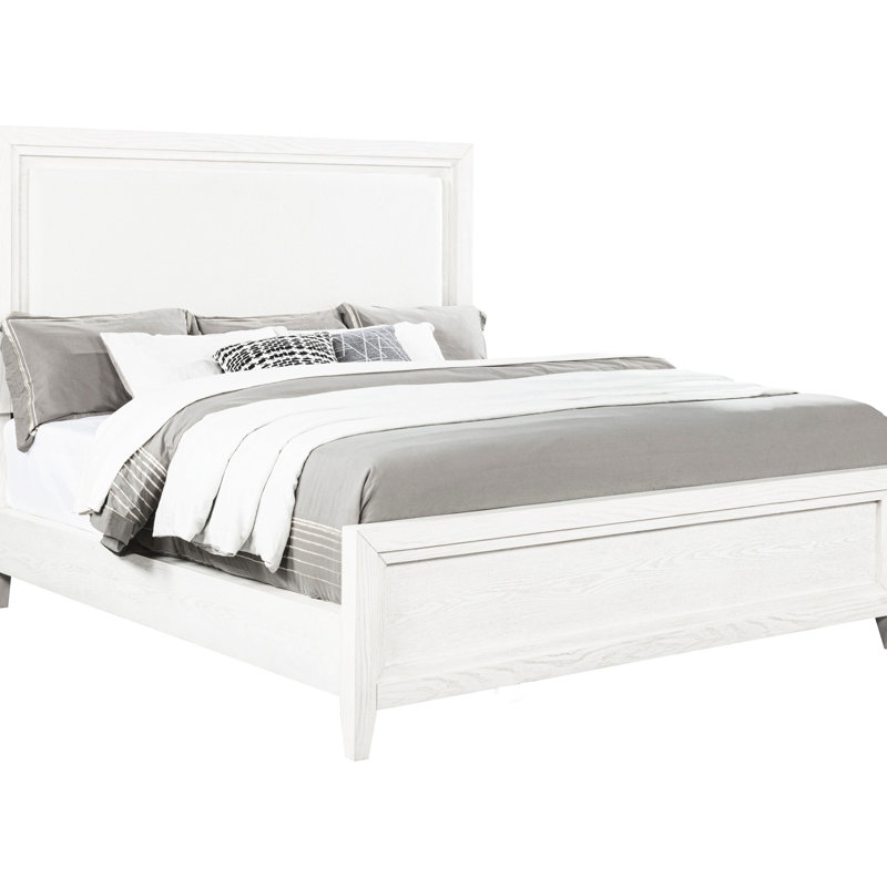 Très grand lit en bois blanc vieilli, tête de lit en tissu rembourré, rails bas pour profil aéré, lit de style transitionnel point focal de la chambre à coucher, finition, tête de lit en tissu, silhouette contemporaine aux lignes épurées,