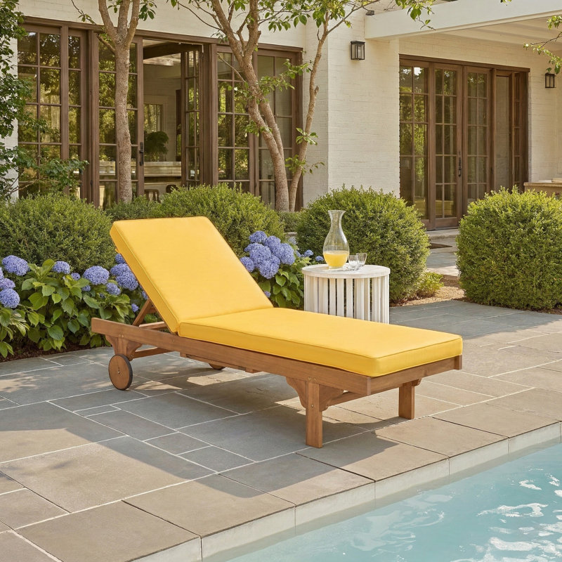 Chaise longue simple inclinable en eucalyptus avec coussins 78,70 po Jivera, Naturel, Jaune