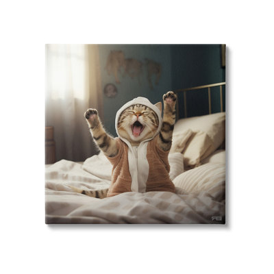 «Yawning Cat In Bed», art mural sur toile par Rb