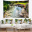 Ruisseau dans une tapisserie de paysage rocheux-28492244