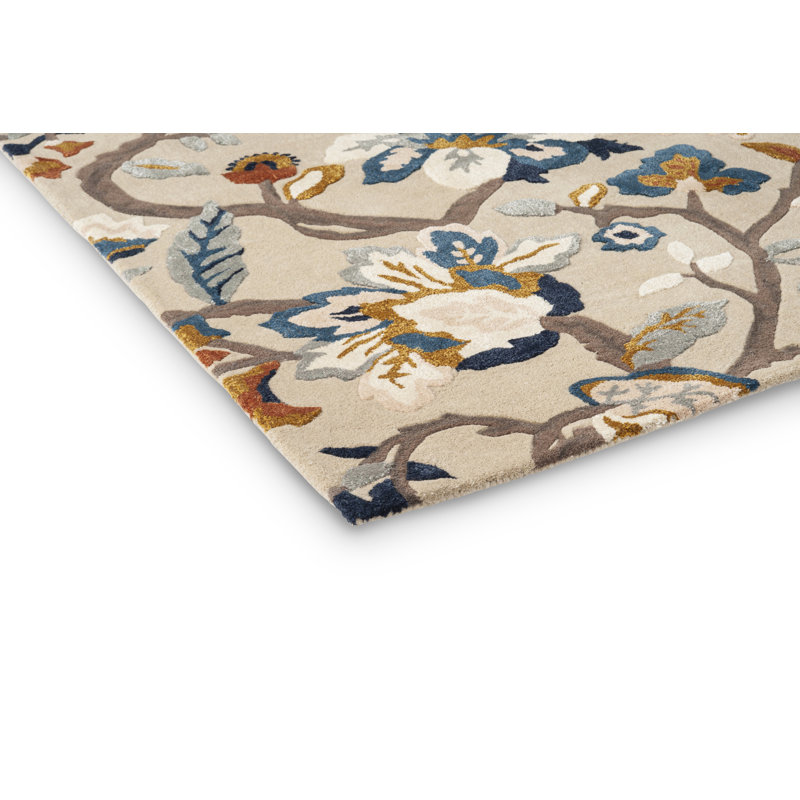 Amanpuri Hand Tufted Floral Area Rug in Stone/Navy, Rectangle 4'7'' x 6'7''