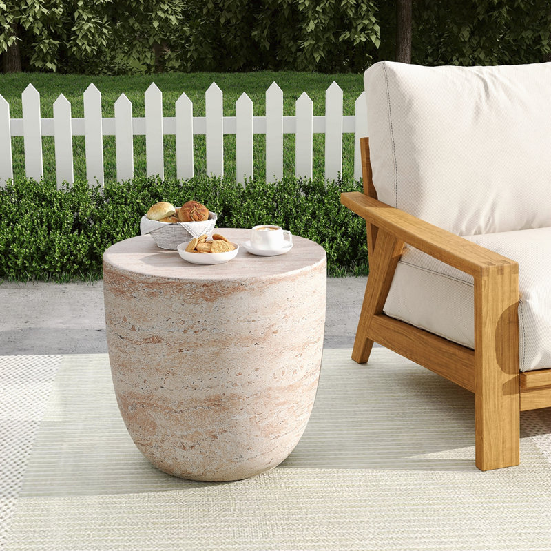 Table d'appoint d'extérieur / d'intérieur en béton léger avec finition en travertin élégante, design multifonctionnel et durable