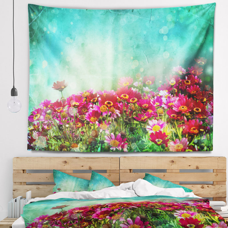 Petites fleurs rouges et roses sur une tapisserie bleue, H 50 po x l 60 po