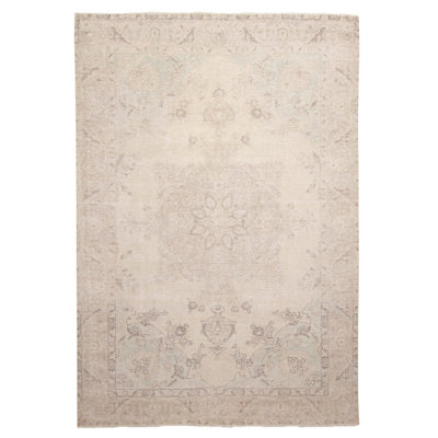 Munn Khaki Rug 6'4" x 9'4"