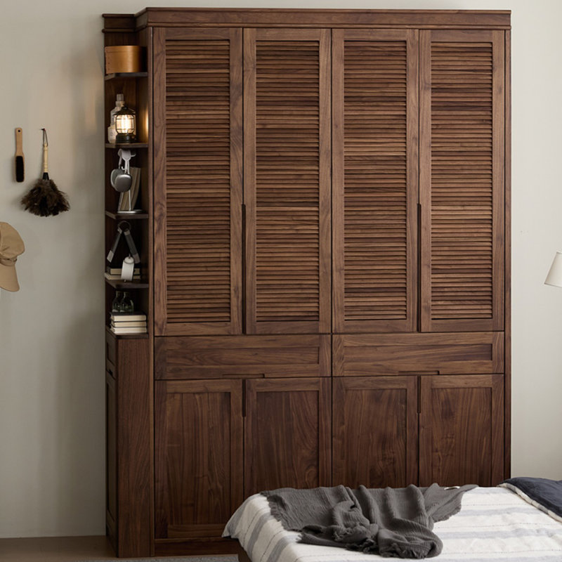 Garde-robe simple à persiennes