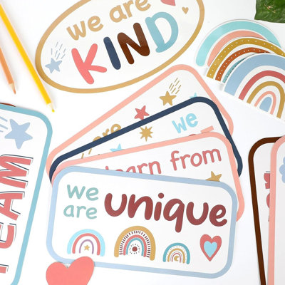 Ensemble de babillards Boho Welcome Back To School - «Amazing Things Happen Here», décorations de classe pastel avec découpes d'affirmation pour décoration murale