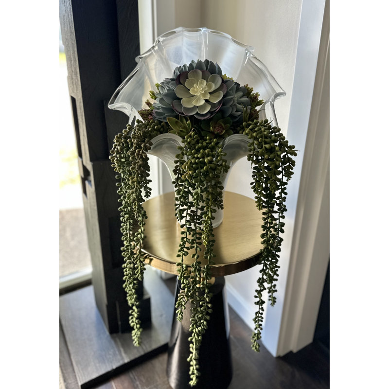 Design succulent sur un grand vase en verre blanc | Arrangement floral succulent artificiel