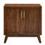 Élégante armoire à buffet cannelée avec tablettes réglables - pieds en bois massif pour la salle à manger, le trou de sortie en noyer du salon et la cuisine,