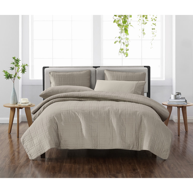 Cannon Solid Quilt Set, Brown, King Quilt + 2 Shams