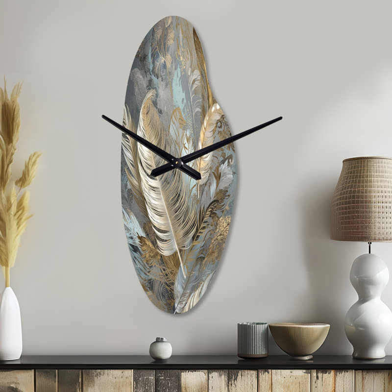 Gold Feather Extravaganza V - Curved Shape Large Gold Wall Clock - Unique Shape, Moyenne