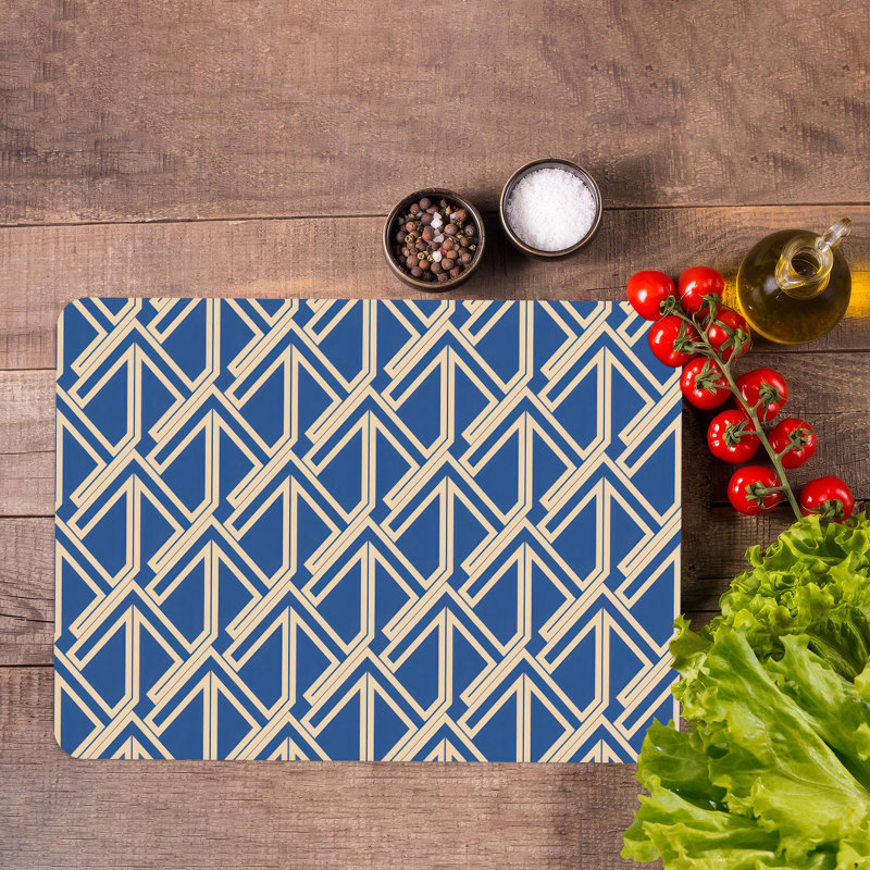 Motif géométrique bleu marine audacieux sur une planche à découper et à servir en verre moderne, parfait pour le camping ou comme cadeau élégant