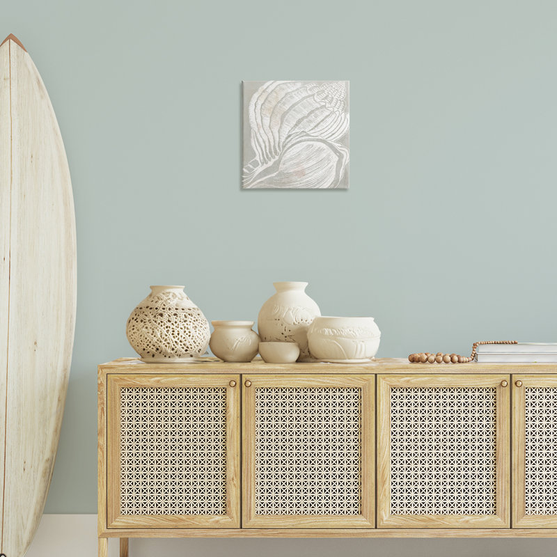 «Beige Conch» par Carol Robinson, H 17 po x l 17 po