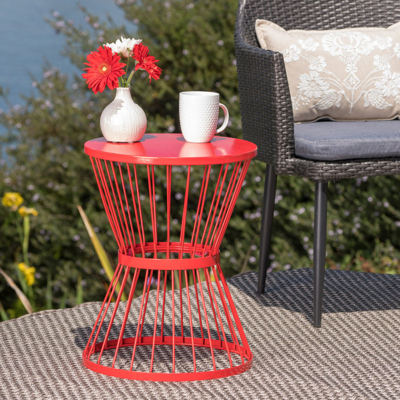Table d'appoint d'extérieur rouge de 16 po avec structure en fer tendance et look de table élégant