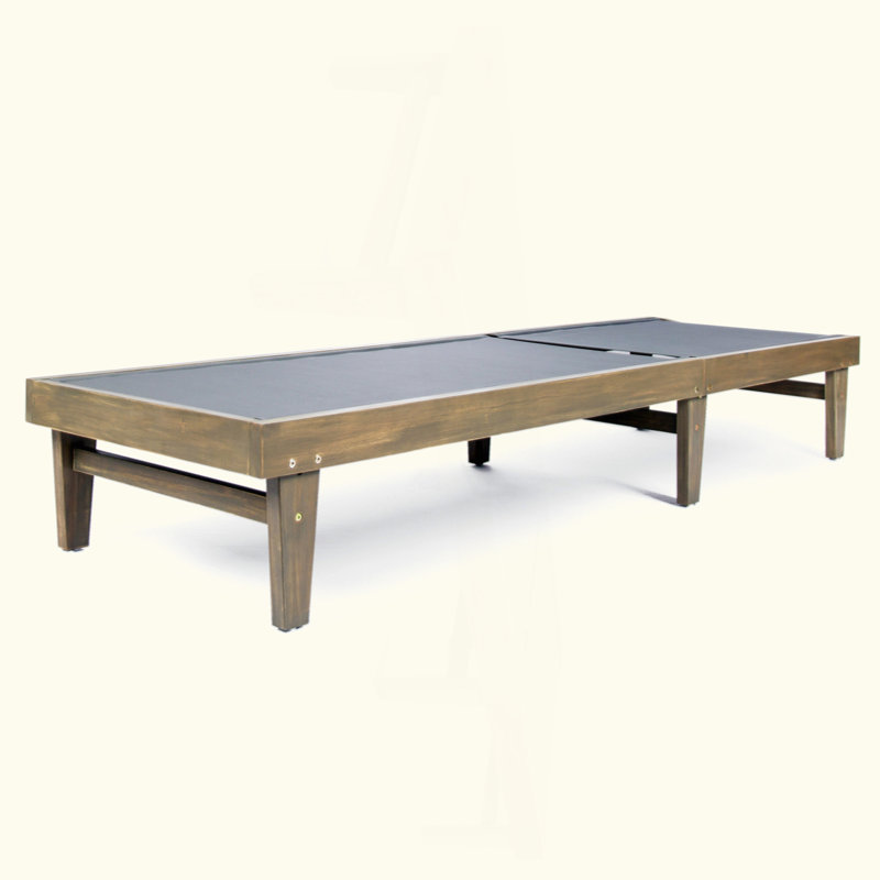 Chaise longue d'extérieur confortable et élégante pour des moments de détente, fabriquée à partir de matériaux durables
