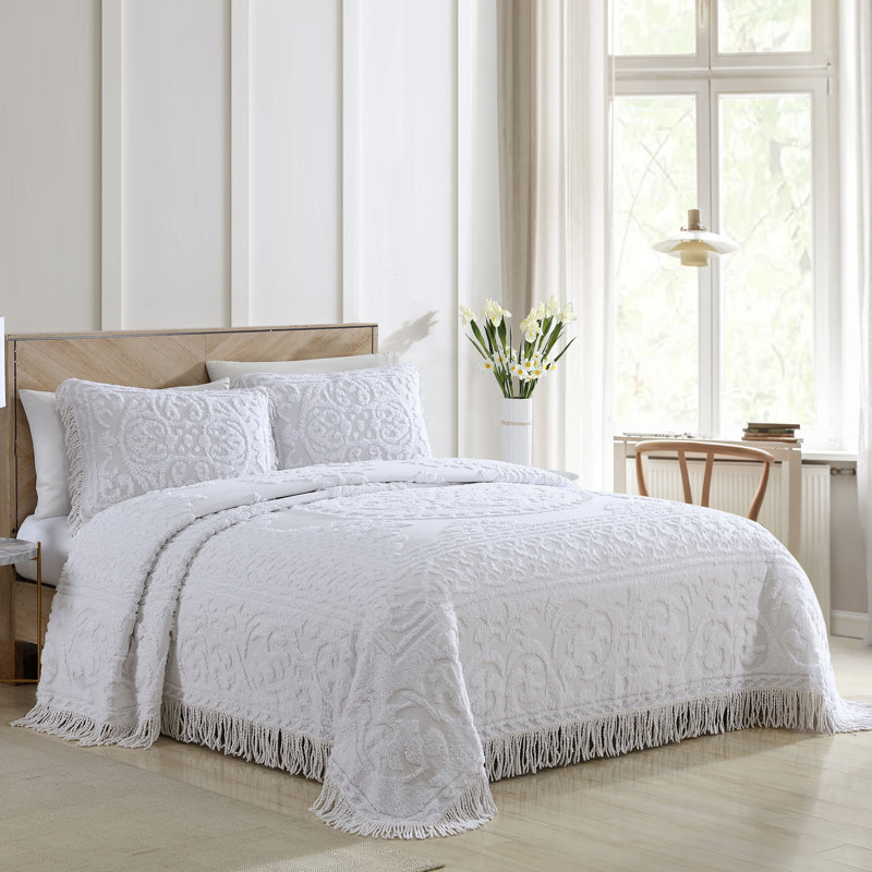Medallion Cotton Farmhouse / Country Quilt, Full, White