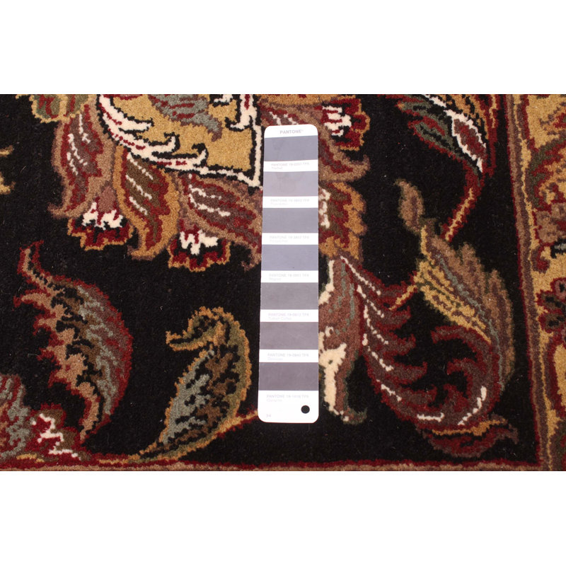 Tapis noir Sultanabad 12 po 1 po x 18 po 1 po