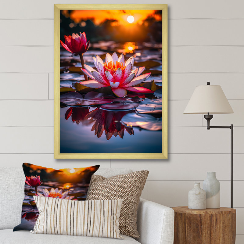 Lotus Pond au coucher du soleil - impression, Cadre doré simple, H 44 po x l 34 po x P 1,5 po