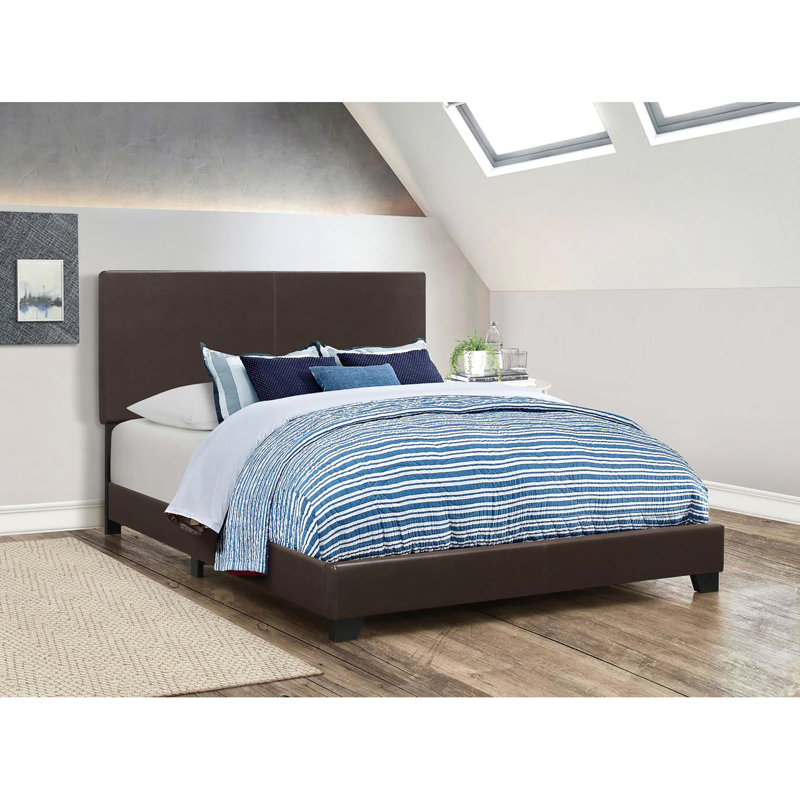 Cadre de lit double brun avec coins rembourrés en similicuir et sommier tapissier pour une chambre charmante, Full, Brown