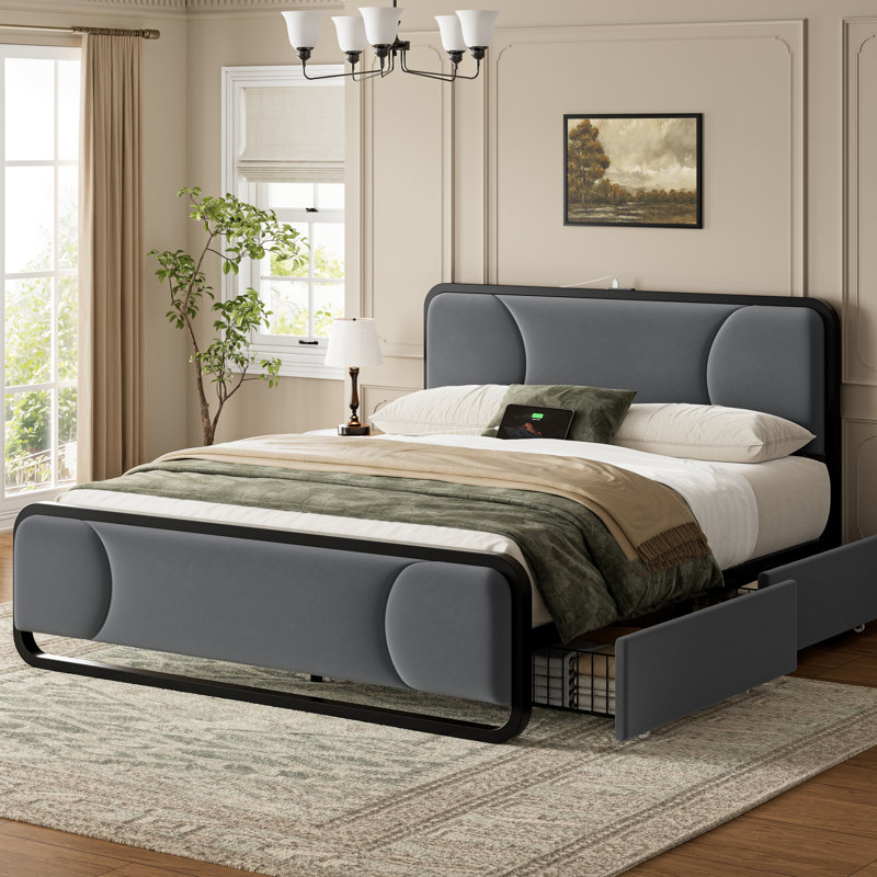 Lit plateforme capitonné en velours Dorrough, Grand lit, Gris