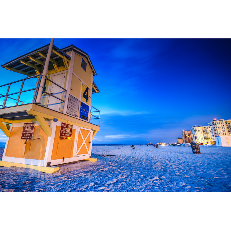 Pristine Shoreline Of Clearwater Beach, H 8 po x l 12 po