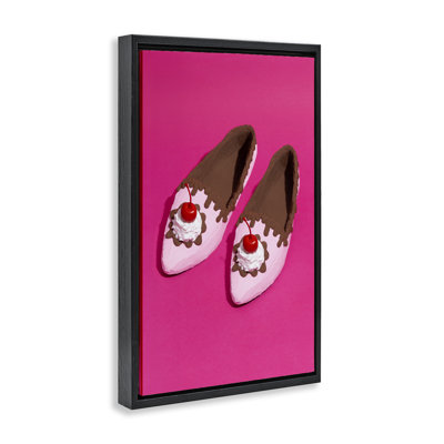 «Glam Dessert Shoes», toile flottante encadrée par Lish Creative