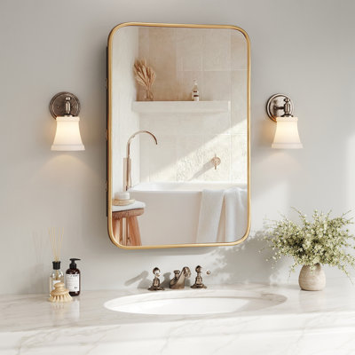 Pharmacie rectangulaire 24 po x 35 po avec miroir, rangement mural pour salle de bain avec options de montage encastré / en surface, structure en métal doré