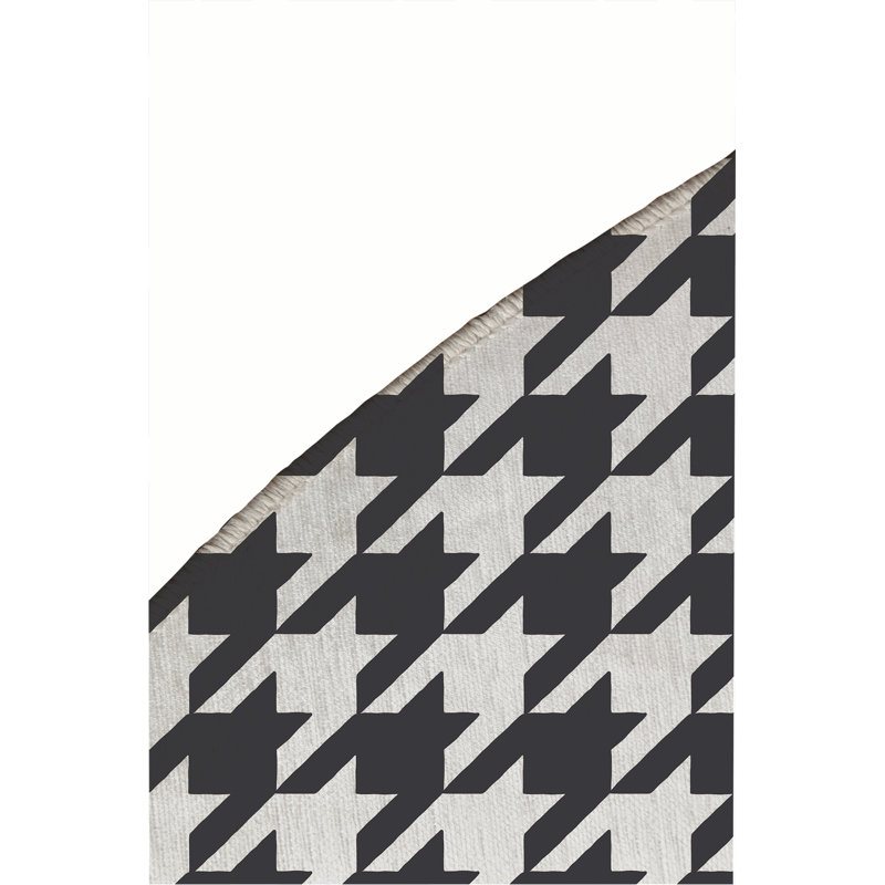 Send in the Hounds Outdoor Rug, Round 5'