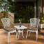 Ensemble bistro 3 pièces en fonte d'aluminium - 2 chaises et 1 table avec coussin blanc pour une utilisation extérieure Robuste et simple à assembler