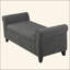 Banc de rangement élégant avec accoudoirs roulés, un ajout polyvalent et fonctionnel à n'importe quelle pièce.