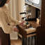 Vitrines en bois massif brun noisette