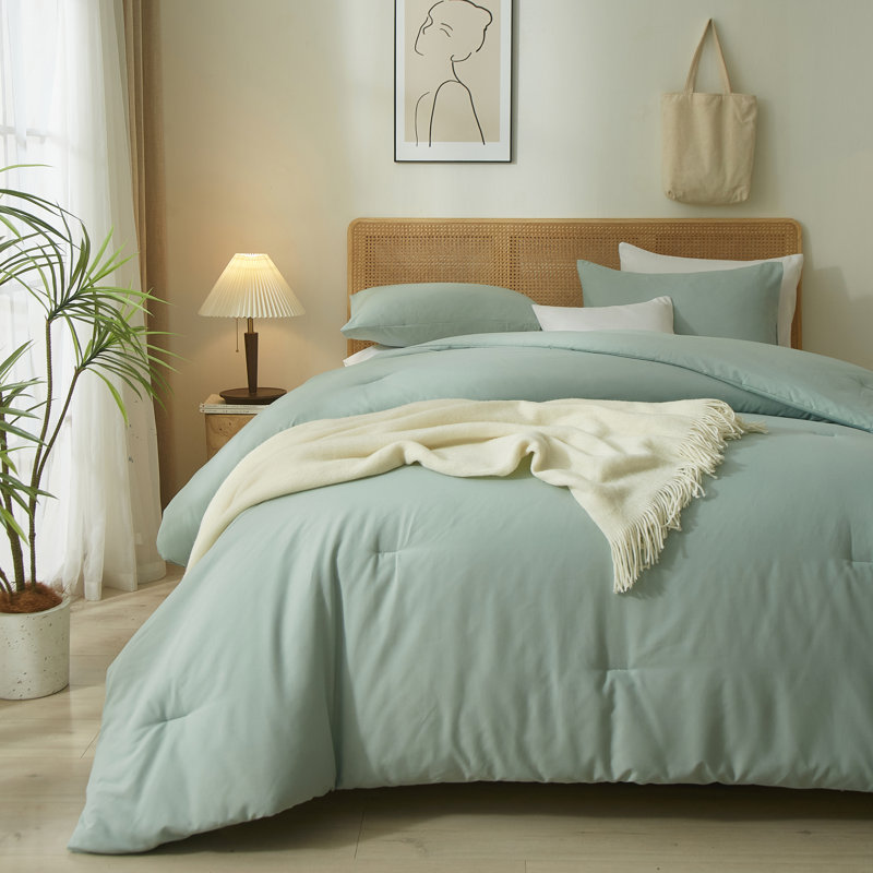 3-Piece 90g Lightweight All-season Microfiber Comforter Set, Full Comforter + 2 Standard Shams, Light Green