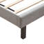 Grand lit plateforme en velours gris à boutons, avec courbe moderne et support à lattes de bois, assemblage facile avec élément de design rembourré, rapide