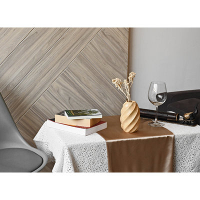 Élégant vase à fleurs ovale en bois brun clair avec motif en spirale